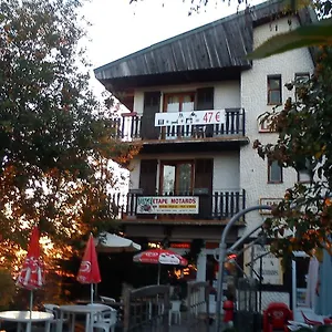 https://hotel-les-chamois.fr-provencehotel.com